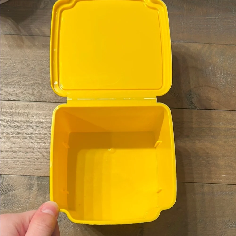 Bright Yellow Storage Box for Efficient Organization - Picture 3 of 4